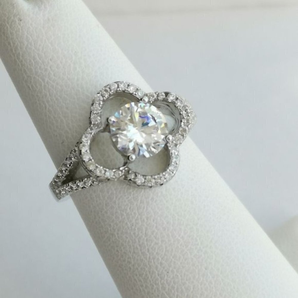 NEW Sterling Silver Clover CZ ring size 6